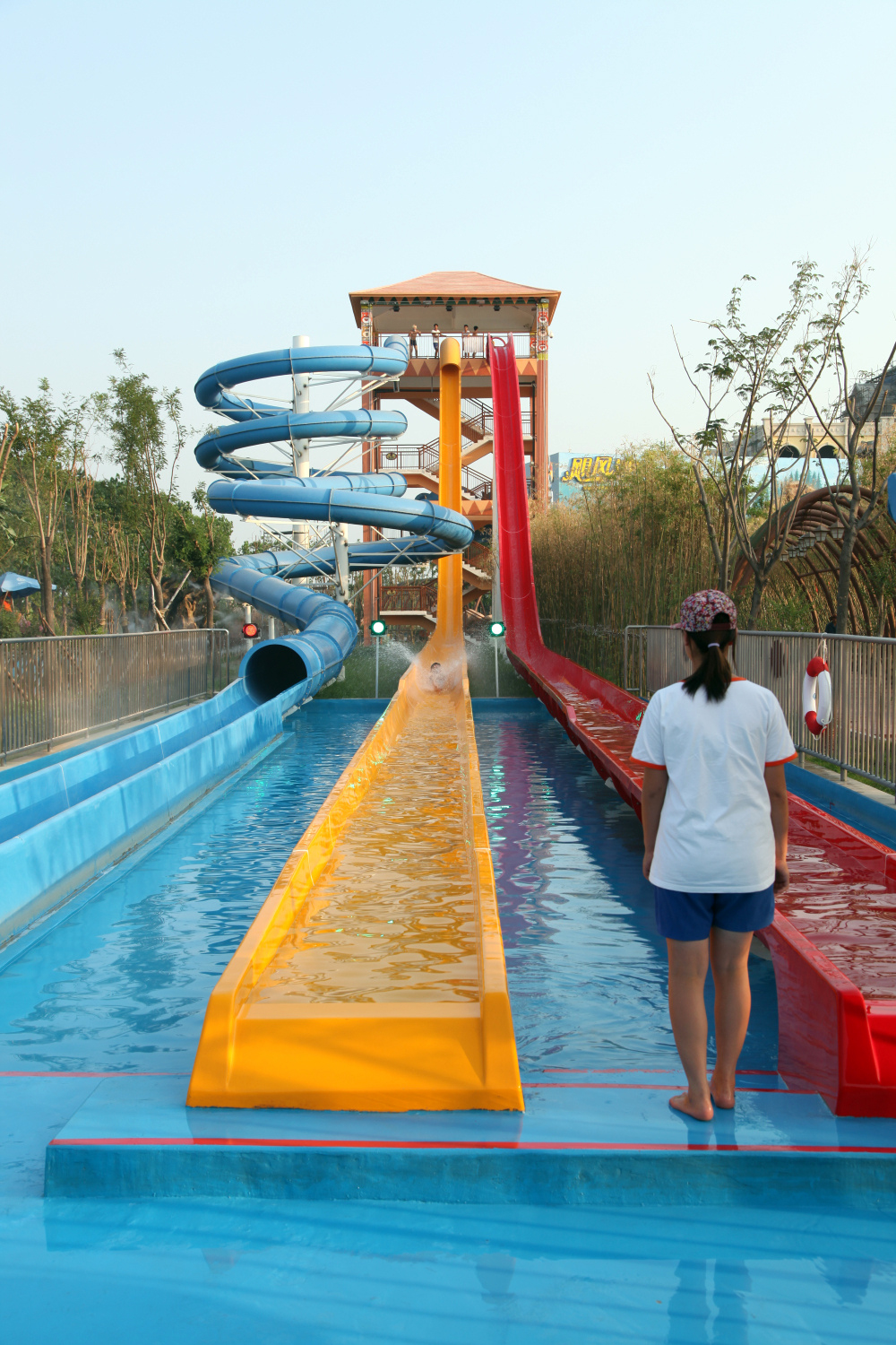 How to evaluate the market demand and potential passenger flow of water parks